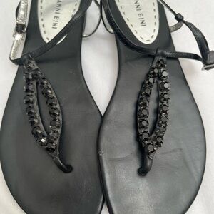 Gianni Bini Black Sandals Elegant Thong Style